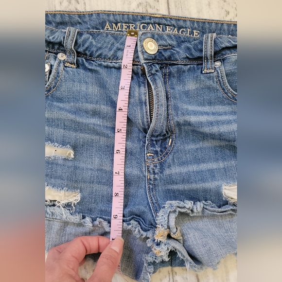 American Eagle Tomgirl distressed shortie jean shorts Size 10 - Picture 12 of 16